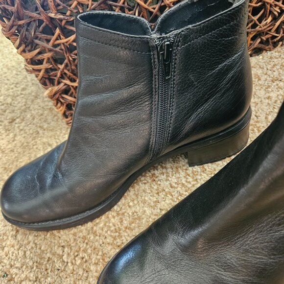 Rockport Black Leather Ankle Booties | Size 9 | 2" Heel, Side Zip - Picture 2 of 8